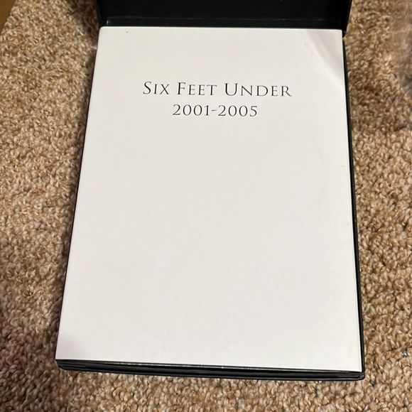 Six feet under the complete fifth season. Watched twice - Picture 3 of 9